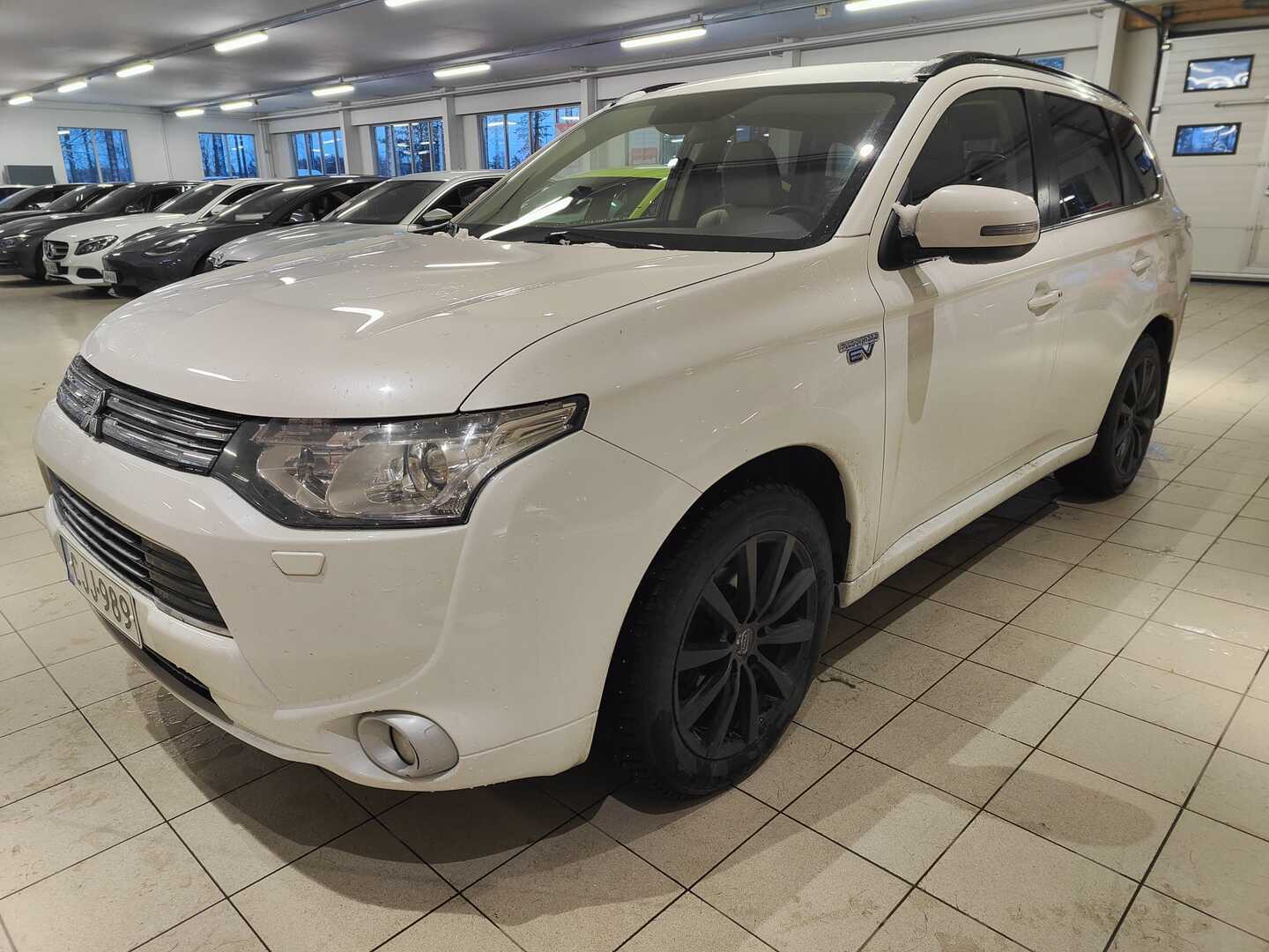 MITSUBISHI Outlander PHEV 2014