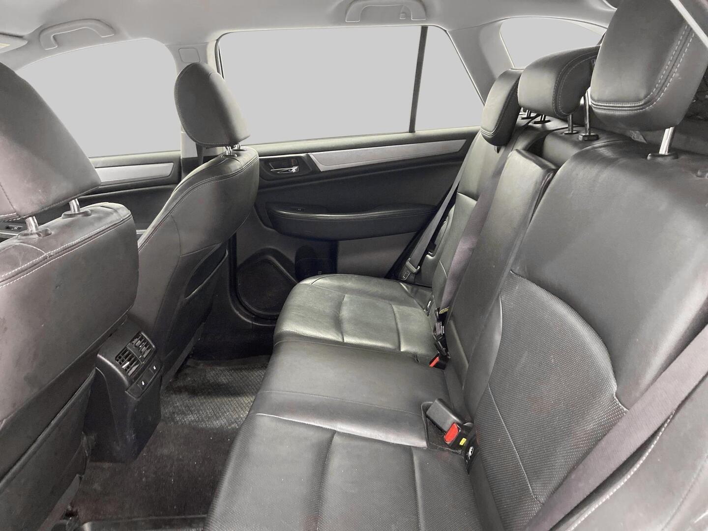 SUBARU Outback 2015