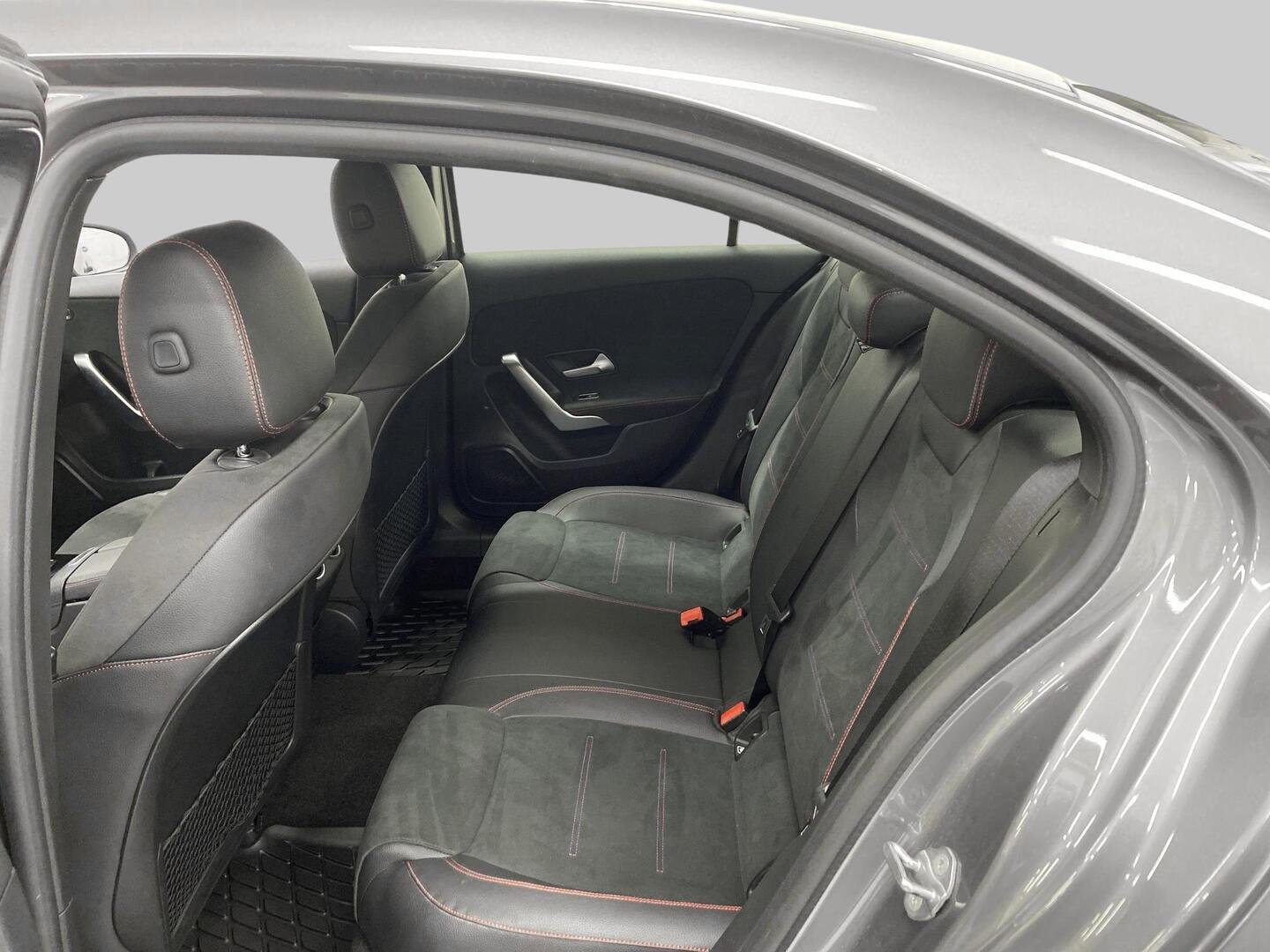 MERCEDES-BENZ A 2020