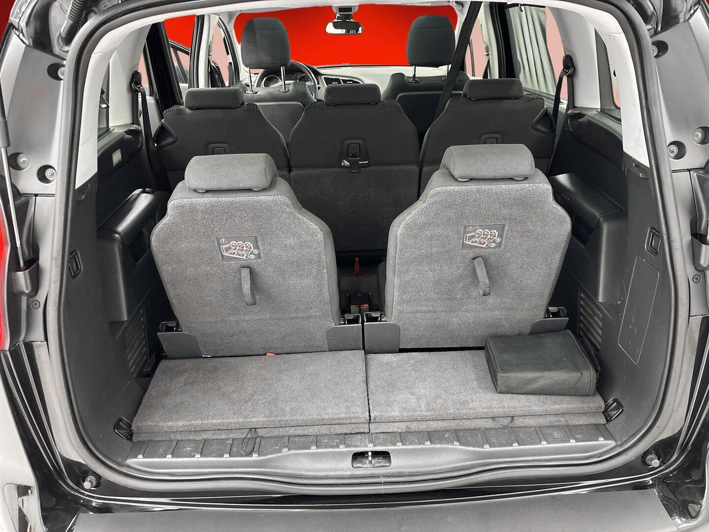 PEUGEOT 5008 2015