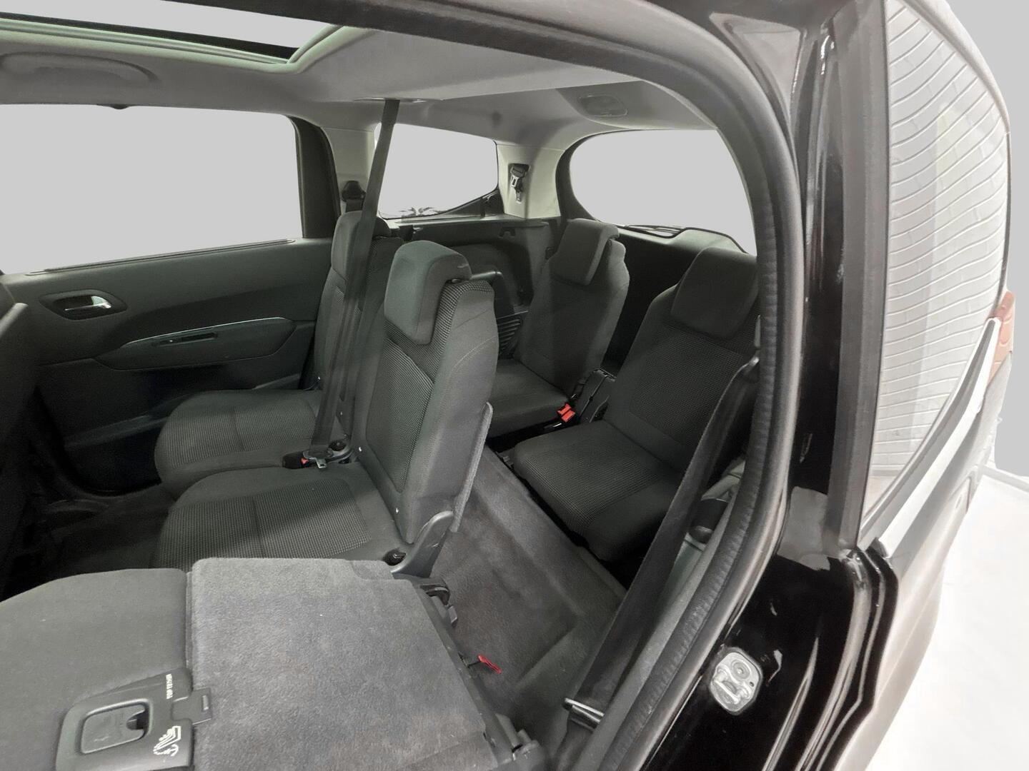PEUGEOT 5008 2015