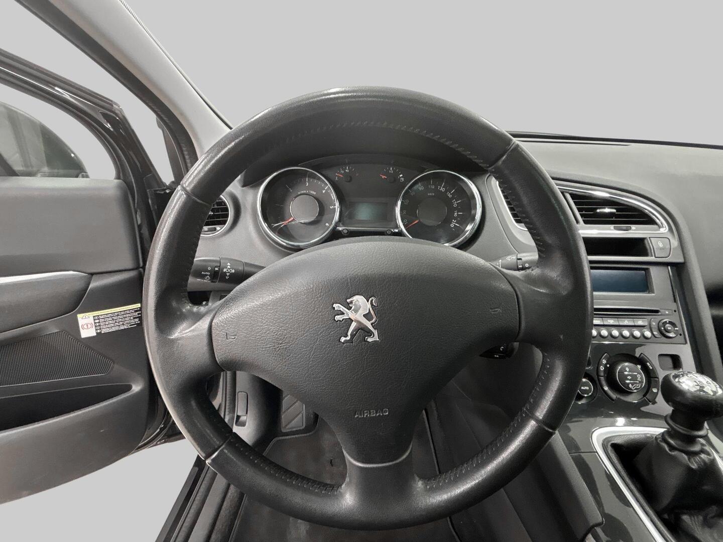PEUGEOT 5008 2015