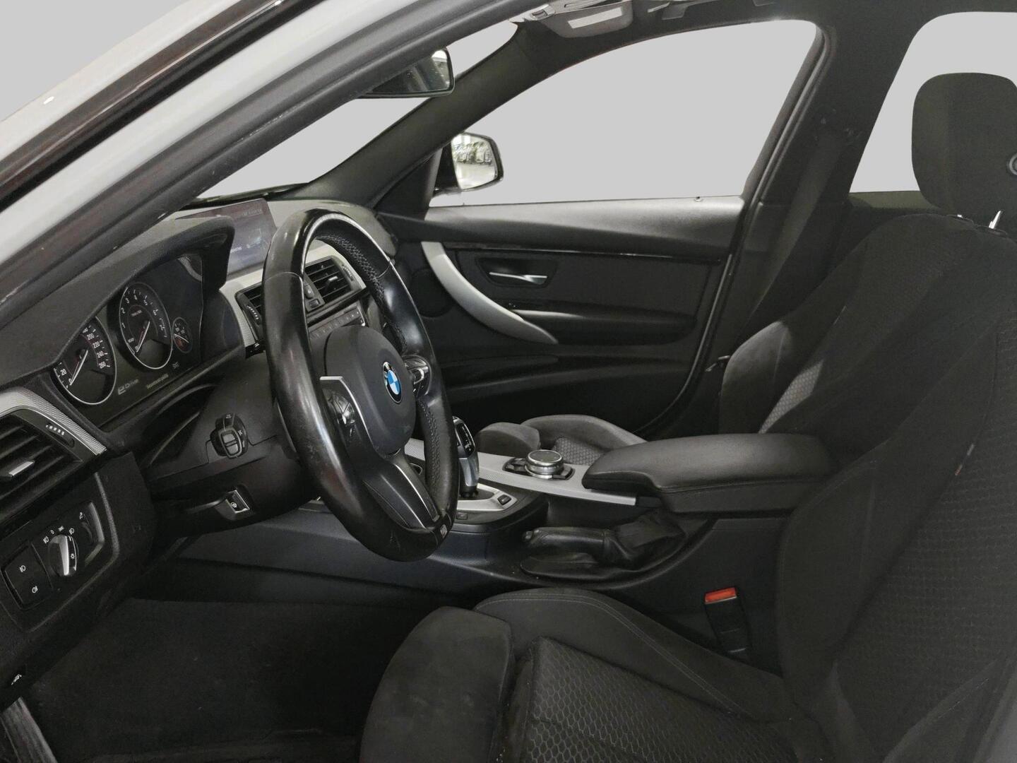 BMW 330e 2017