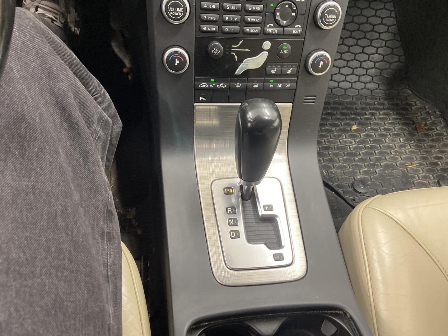 VOLVO V70 2008