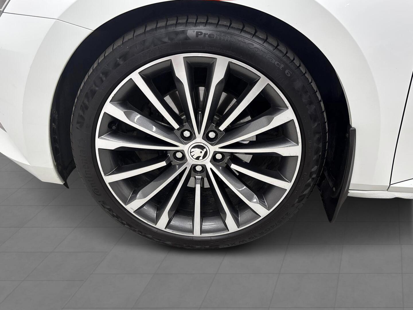 SKODA Superb 2016