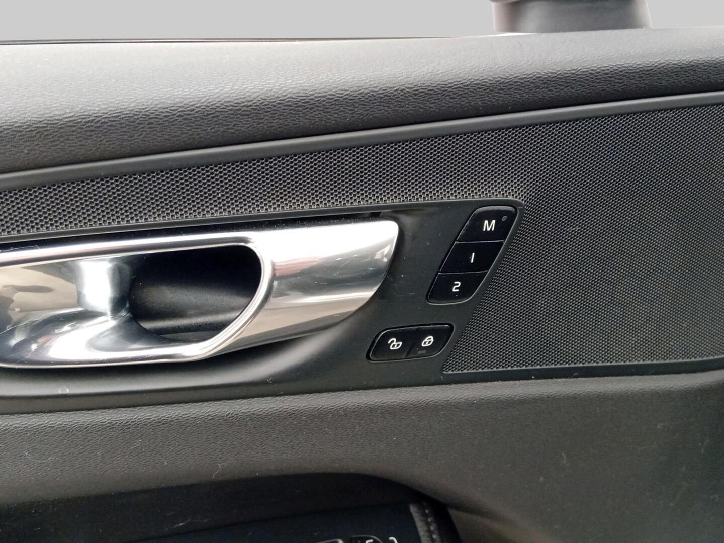 VOLVO XC60 2019