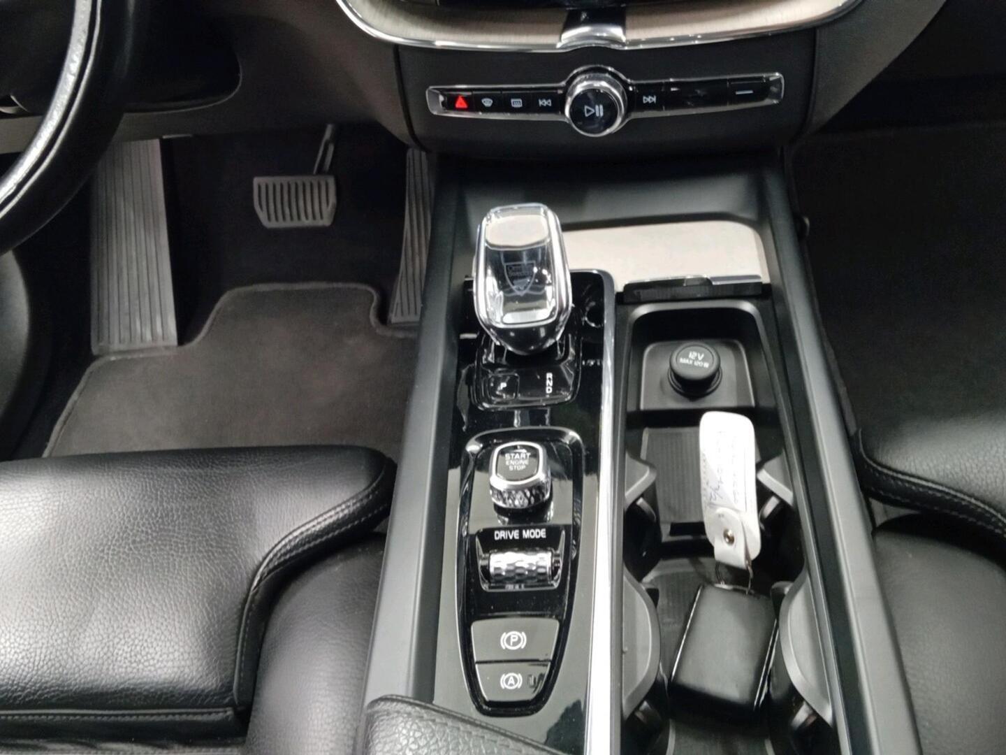 VOLVO XC60 2019