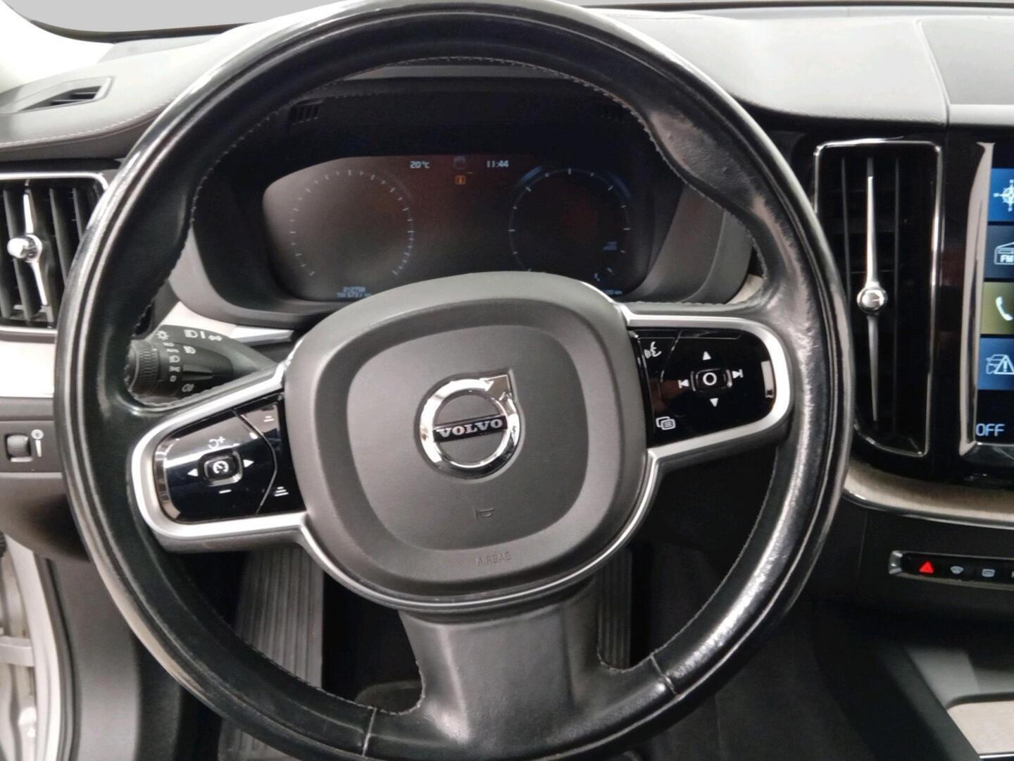 VOLVO XC60 2019