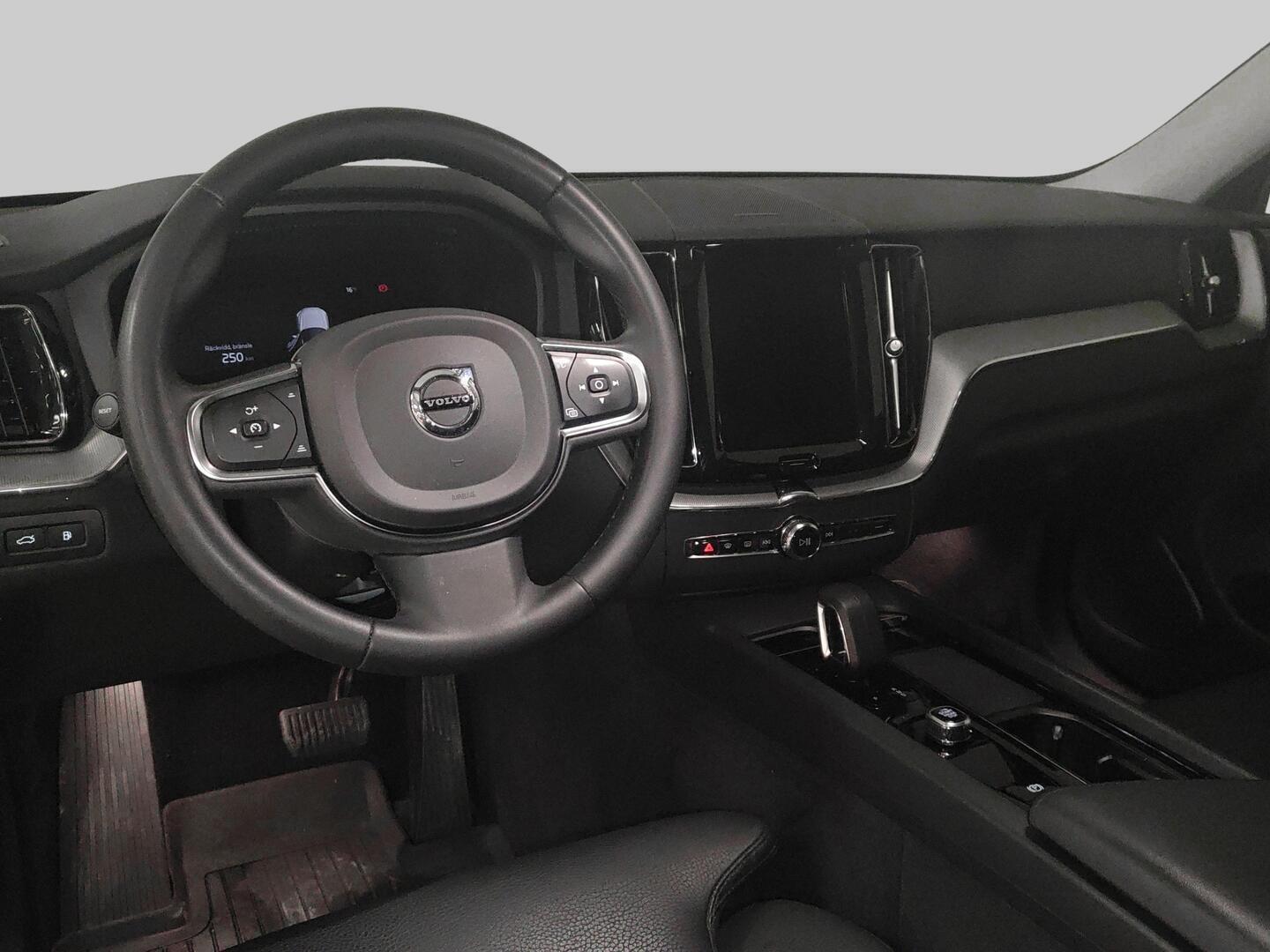 VOLVO XC60 2023
