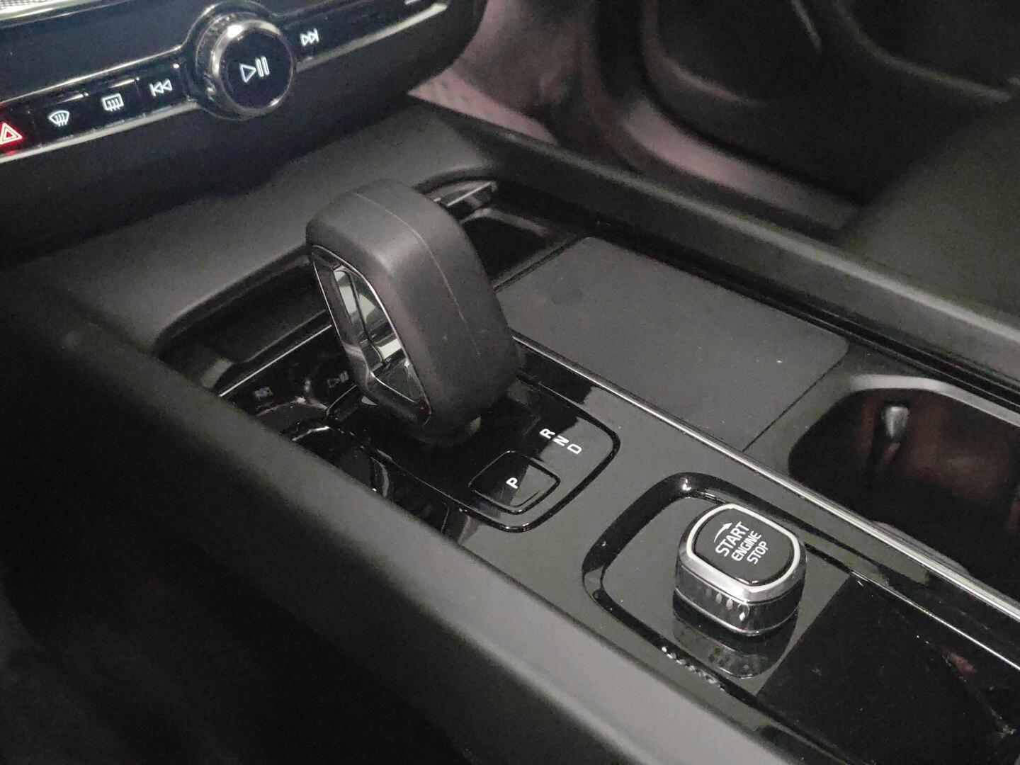 VOLVO XC60 2023