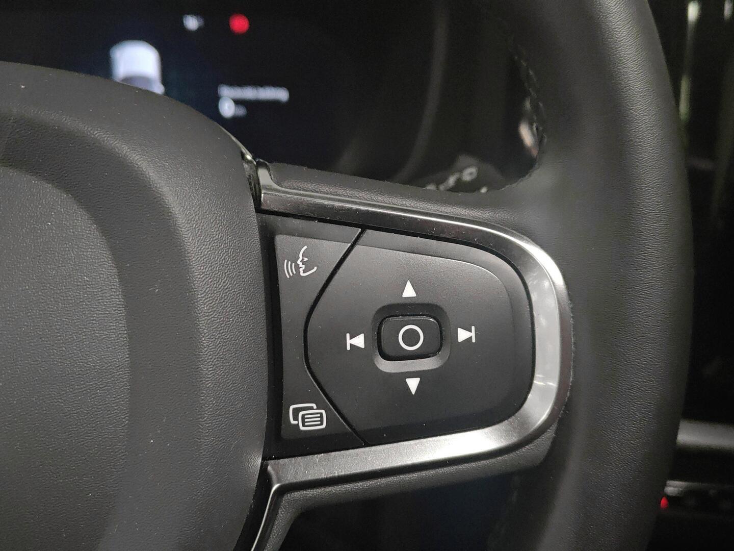 VOLVO XC60 2023