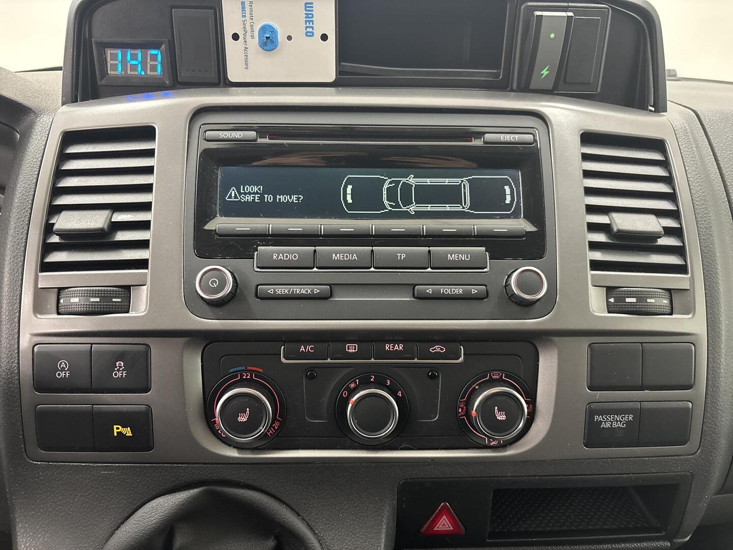 VOLKSWAGEN Caravelle 2014