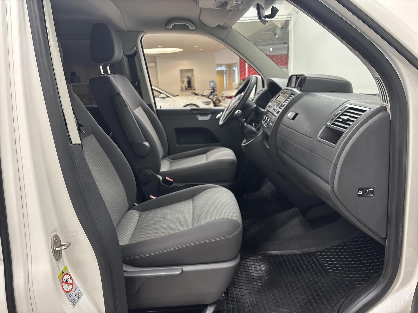 VOLKSWAGEN Caravelle 2014