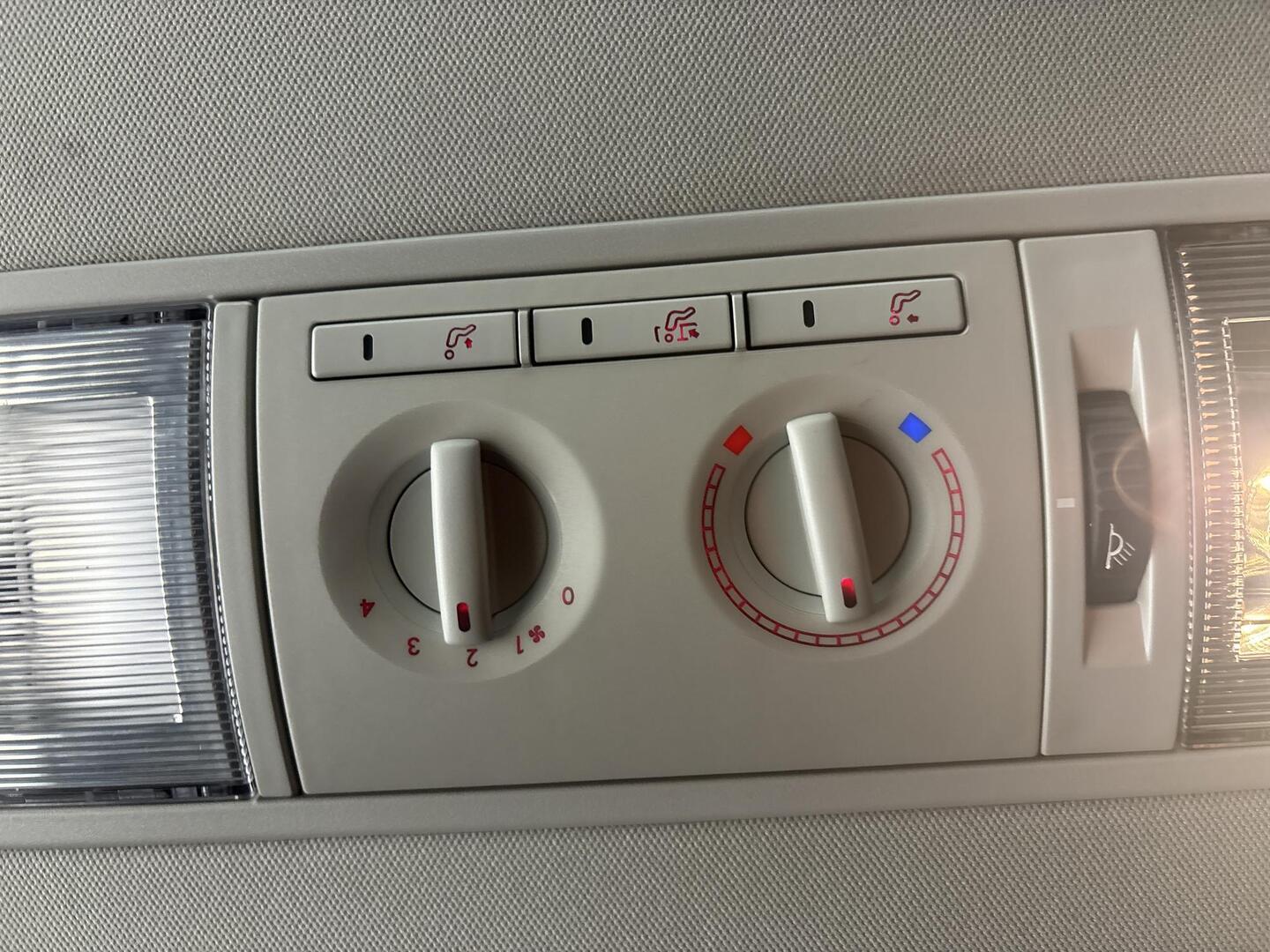 VOLKSWAGEN Caravelle 2014