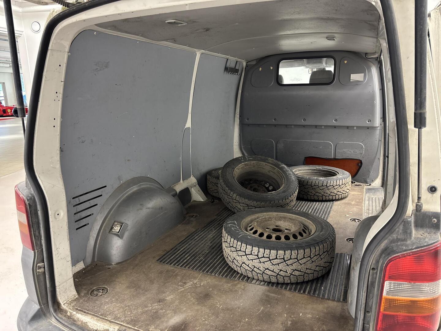 VOLKSWAGEN Transporter 2005
