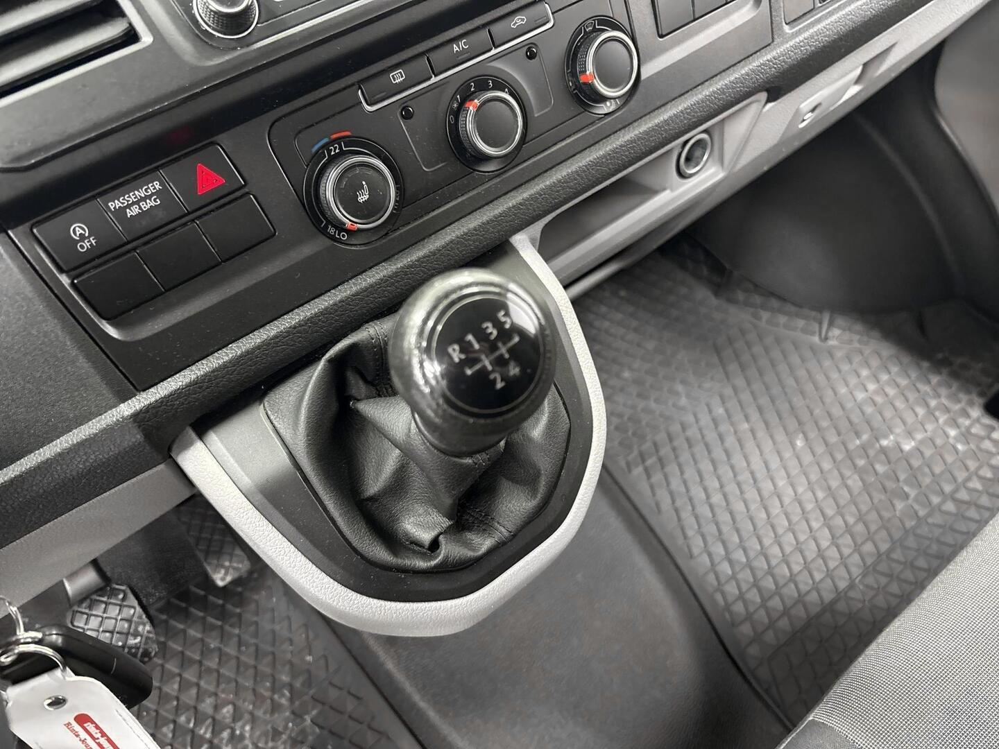 VOLKSWAGEN Transporter 2018