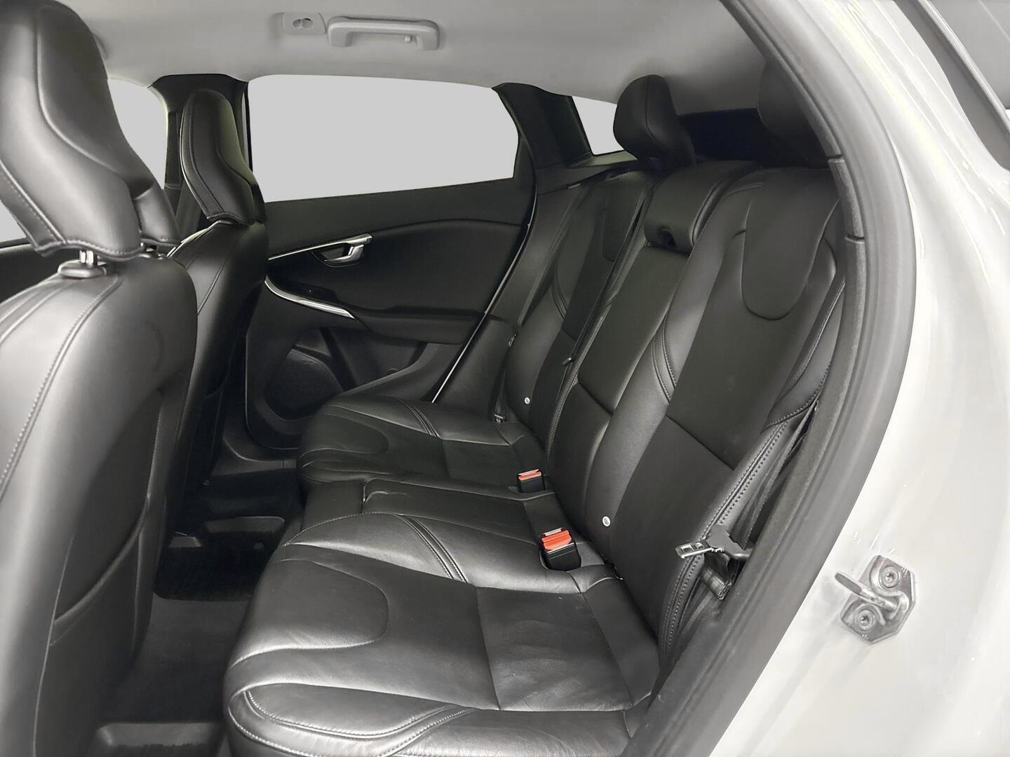 VOLVO V40 2017