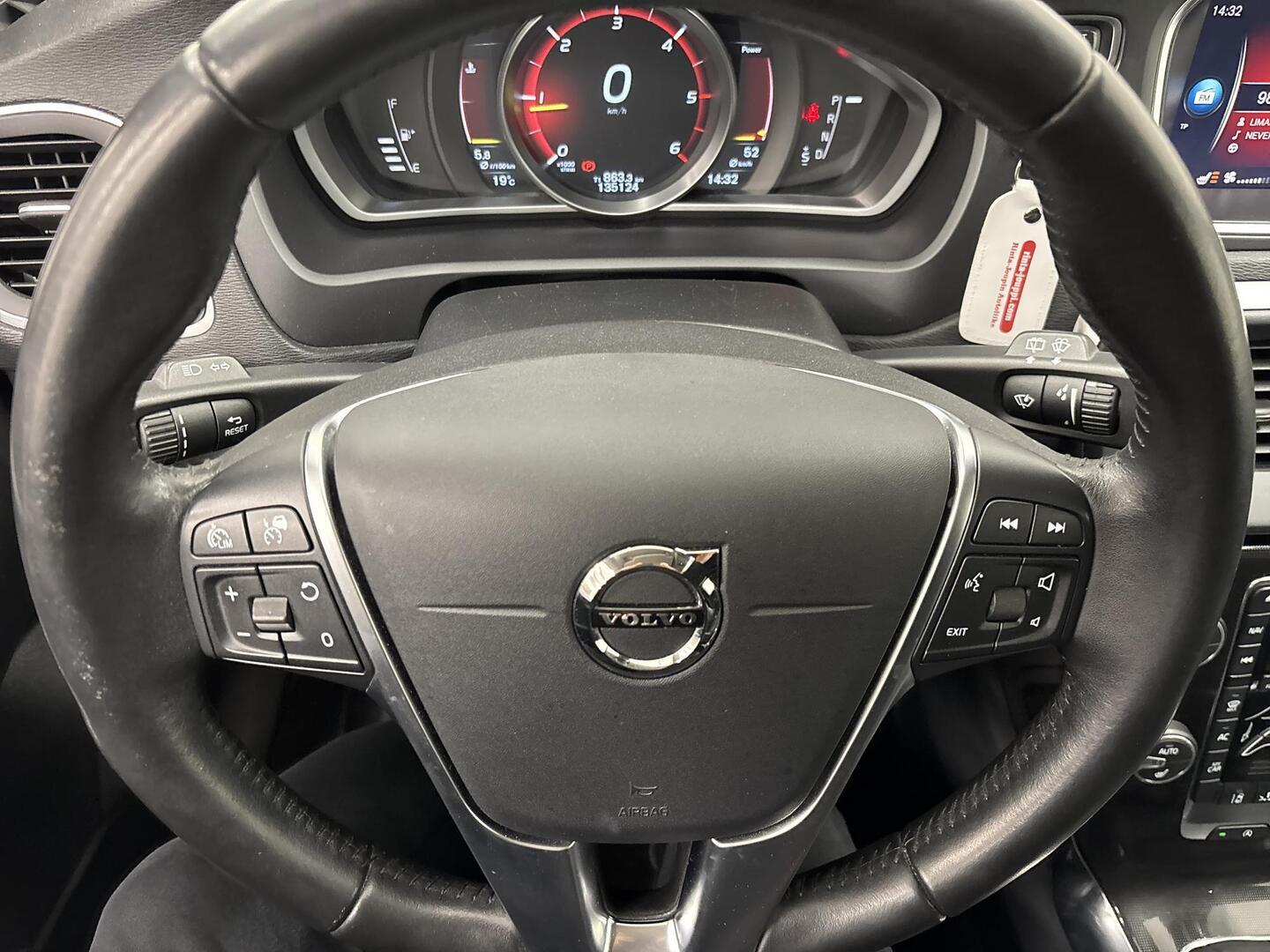 VOLVO V40 2017