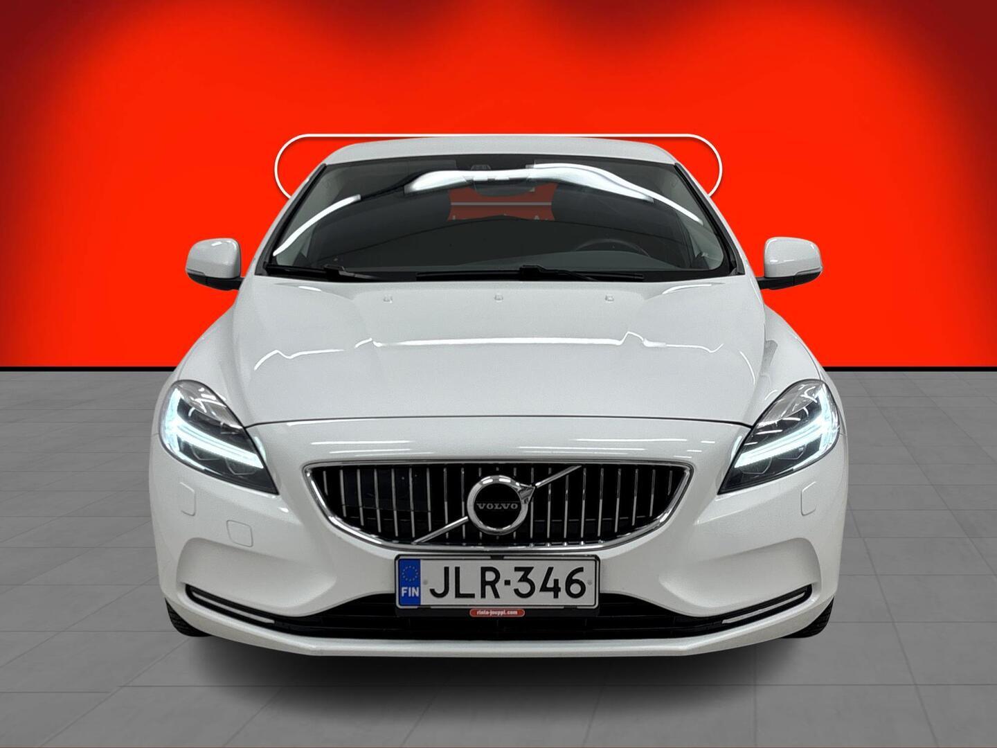 VOLVO V40 2017