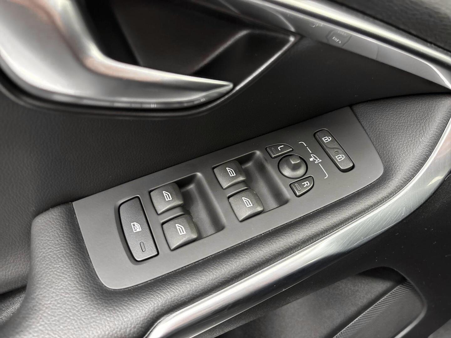 VOLVO V40 2017
