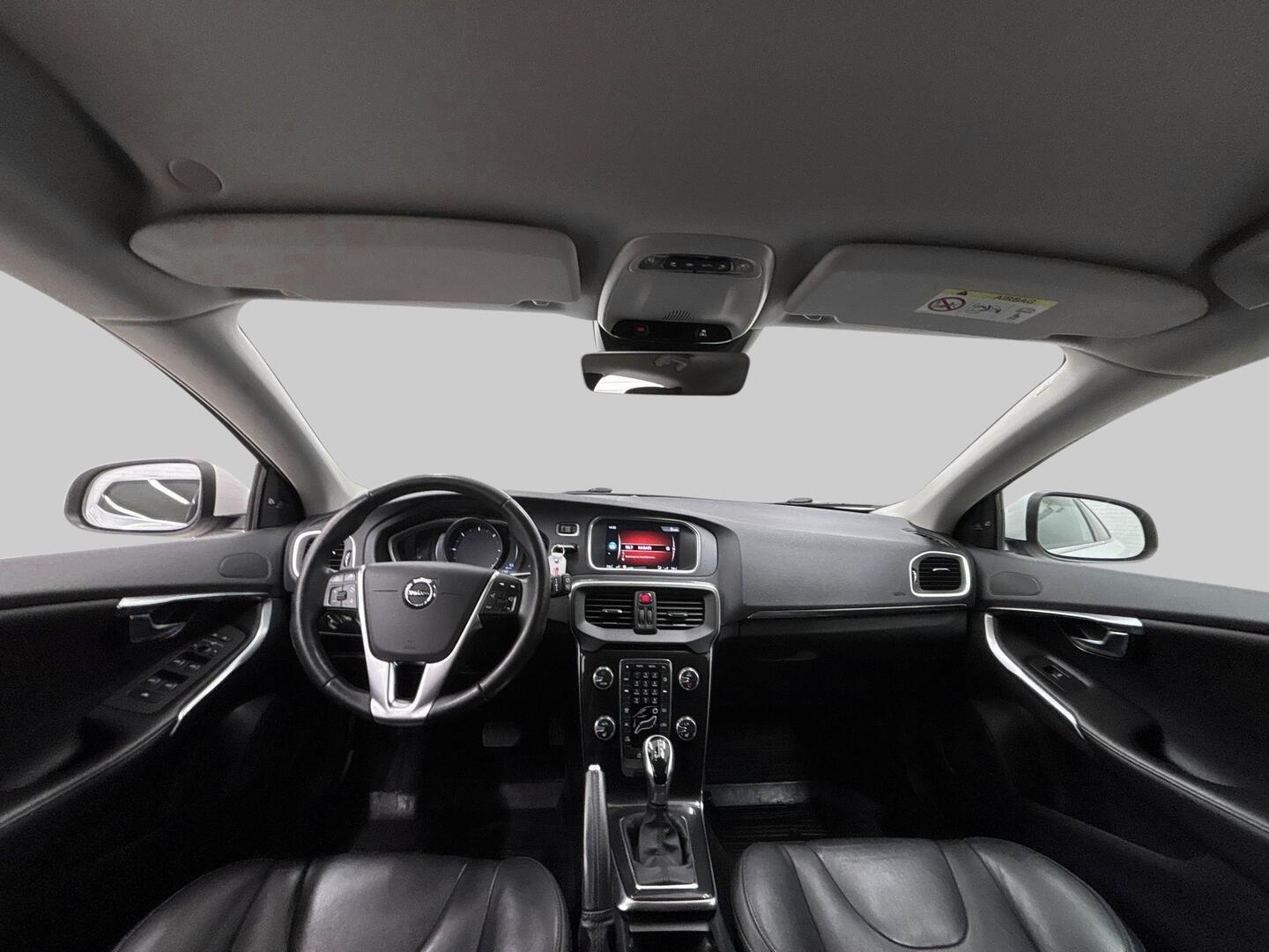 VOLVO V40 2017