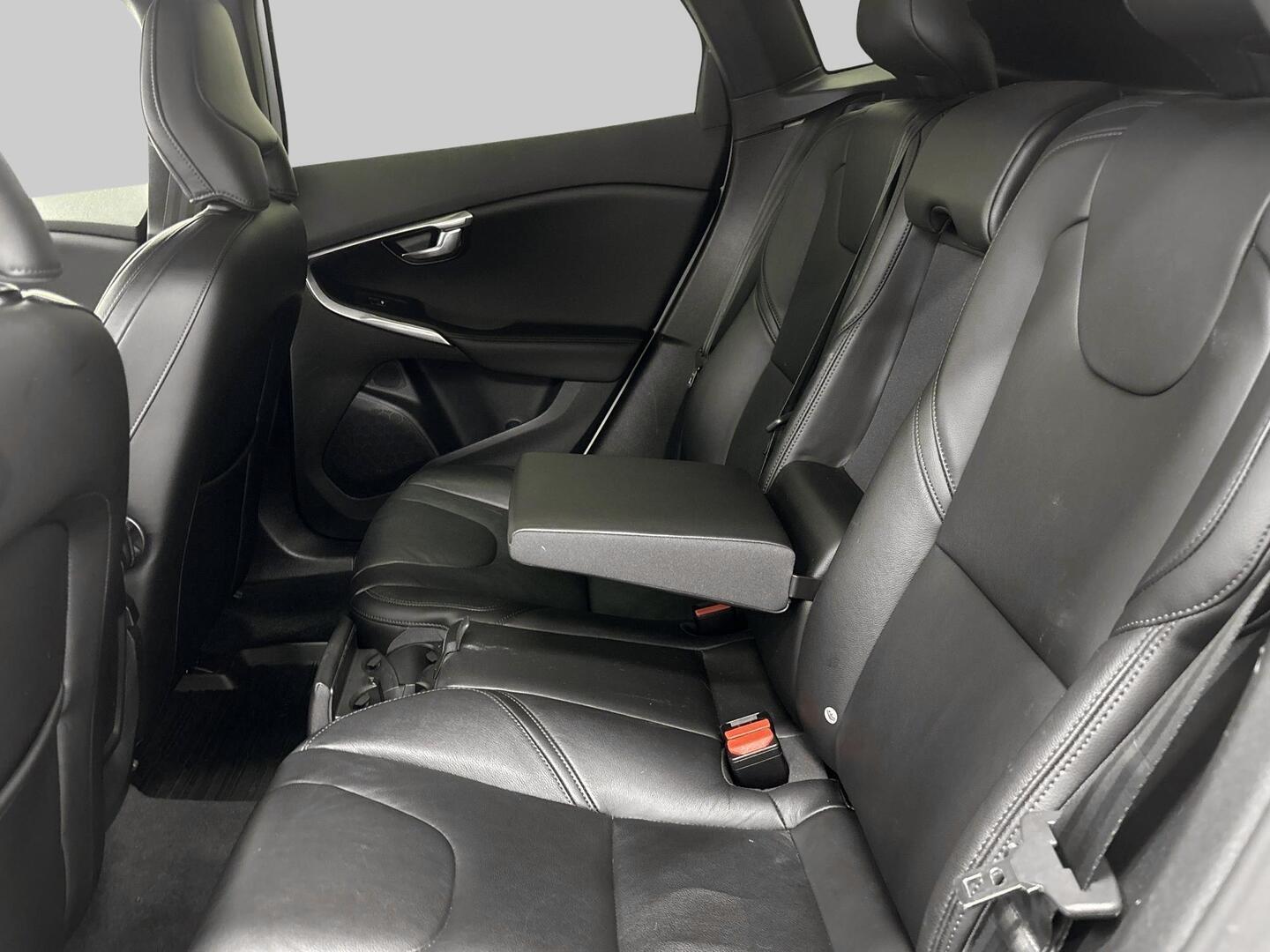 VOLVO V40 2017