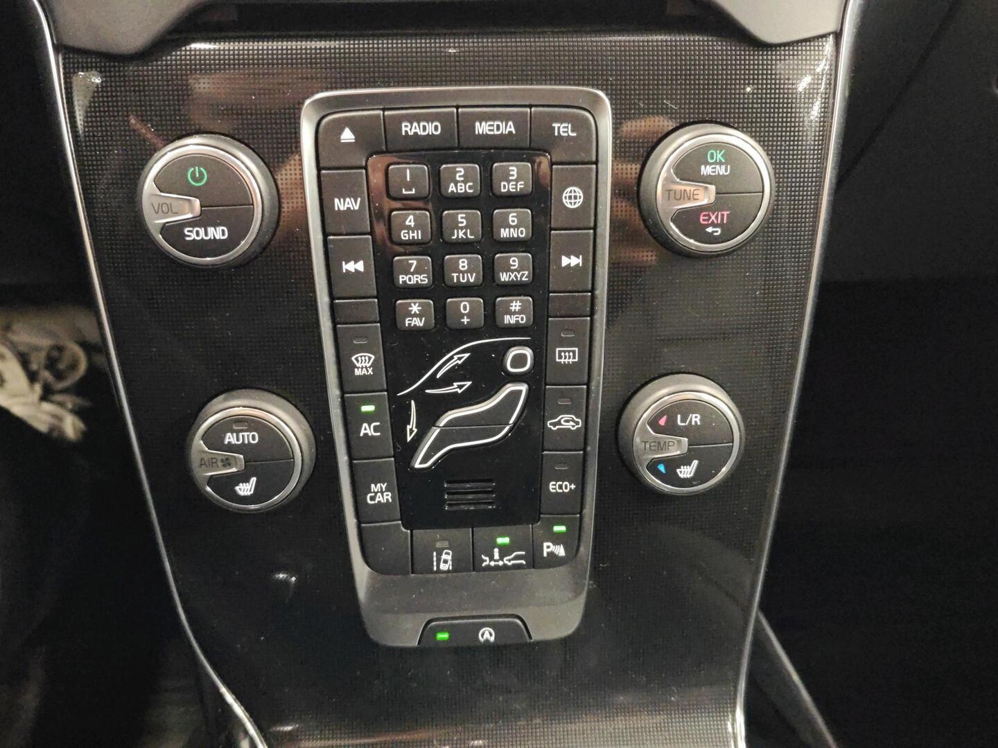 VOLVO V40 2017