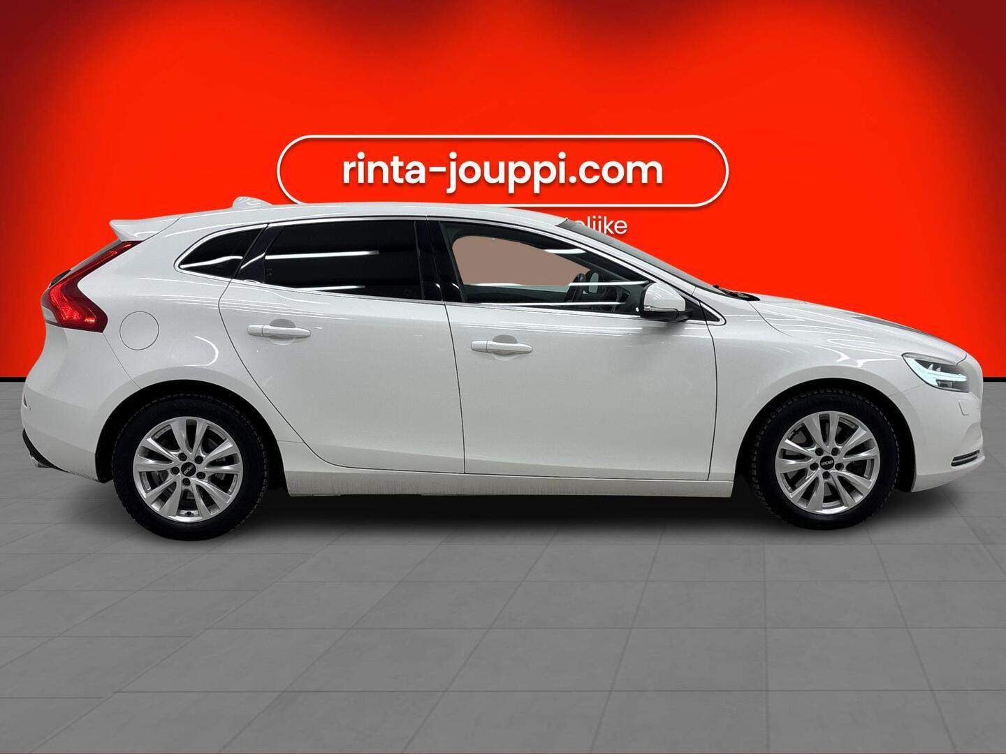 VOLVO V40 2017