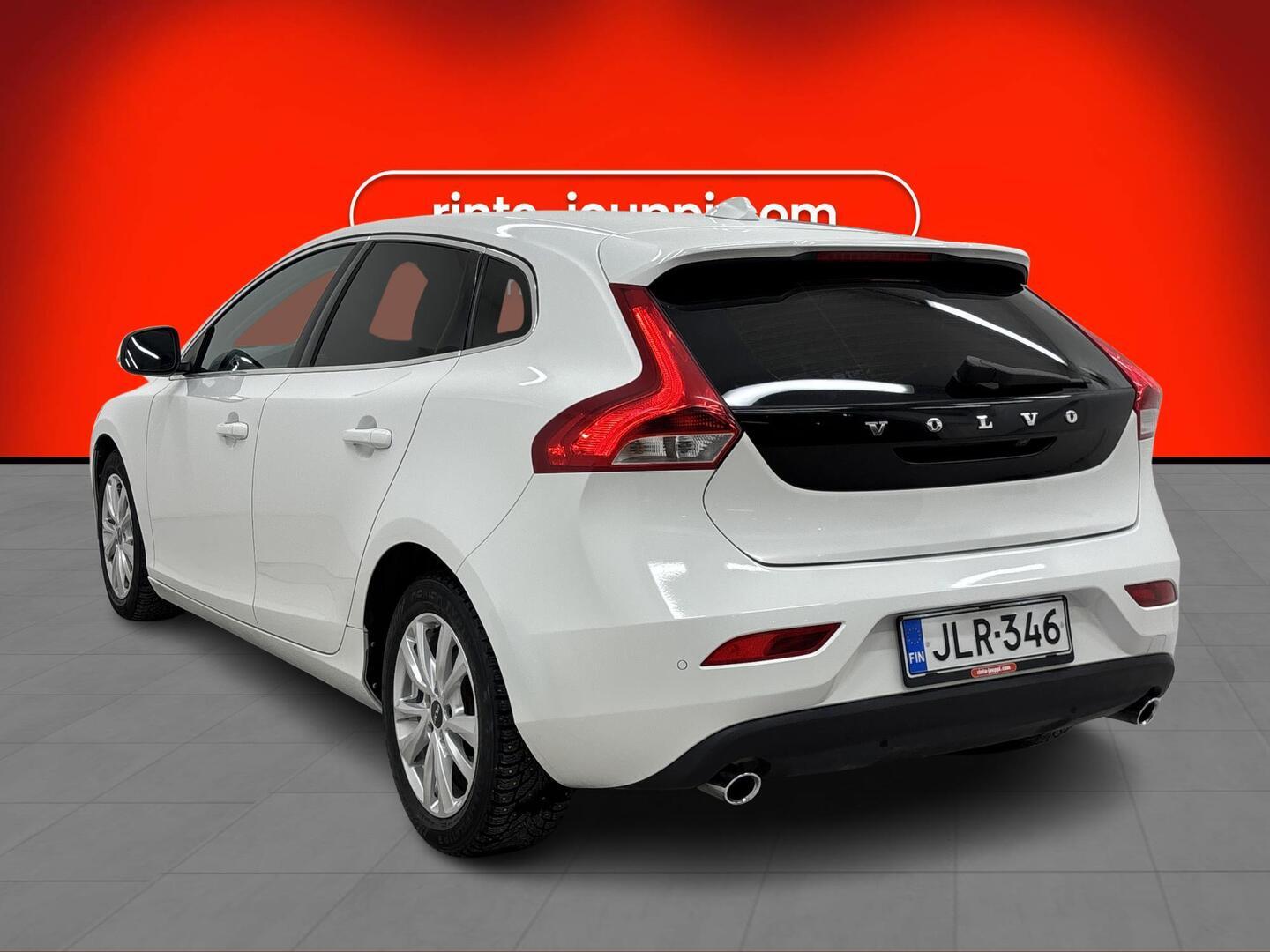 VOLVO V40 2017