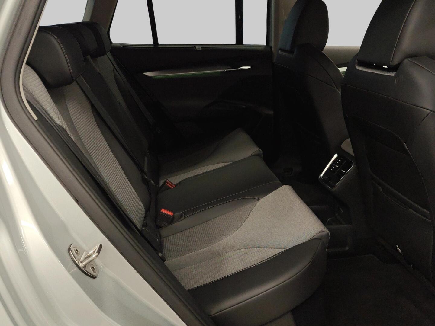 SKODA Enyaq 2023