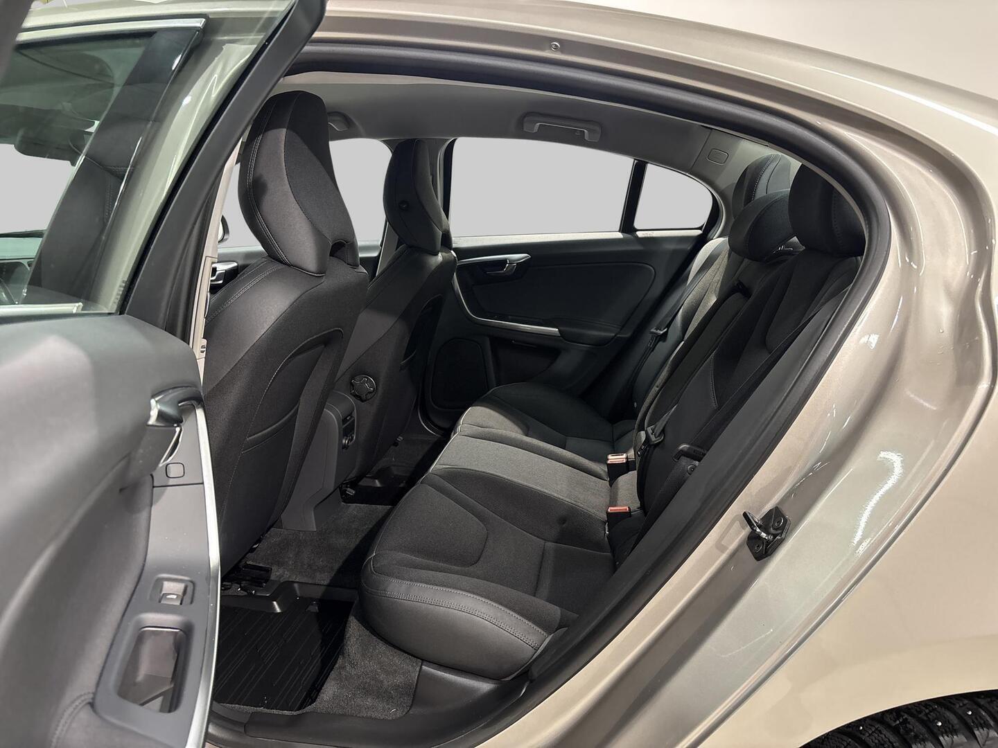 VOLVO S60 2012