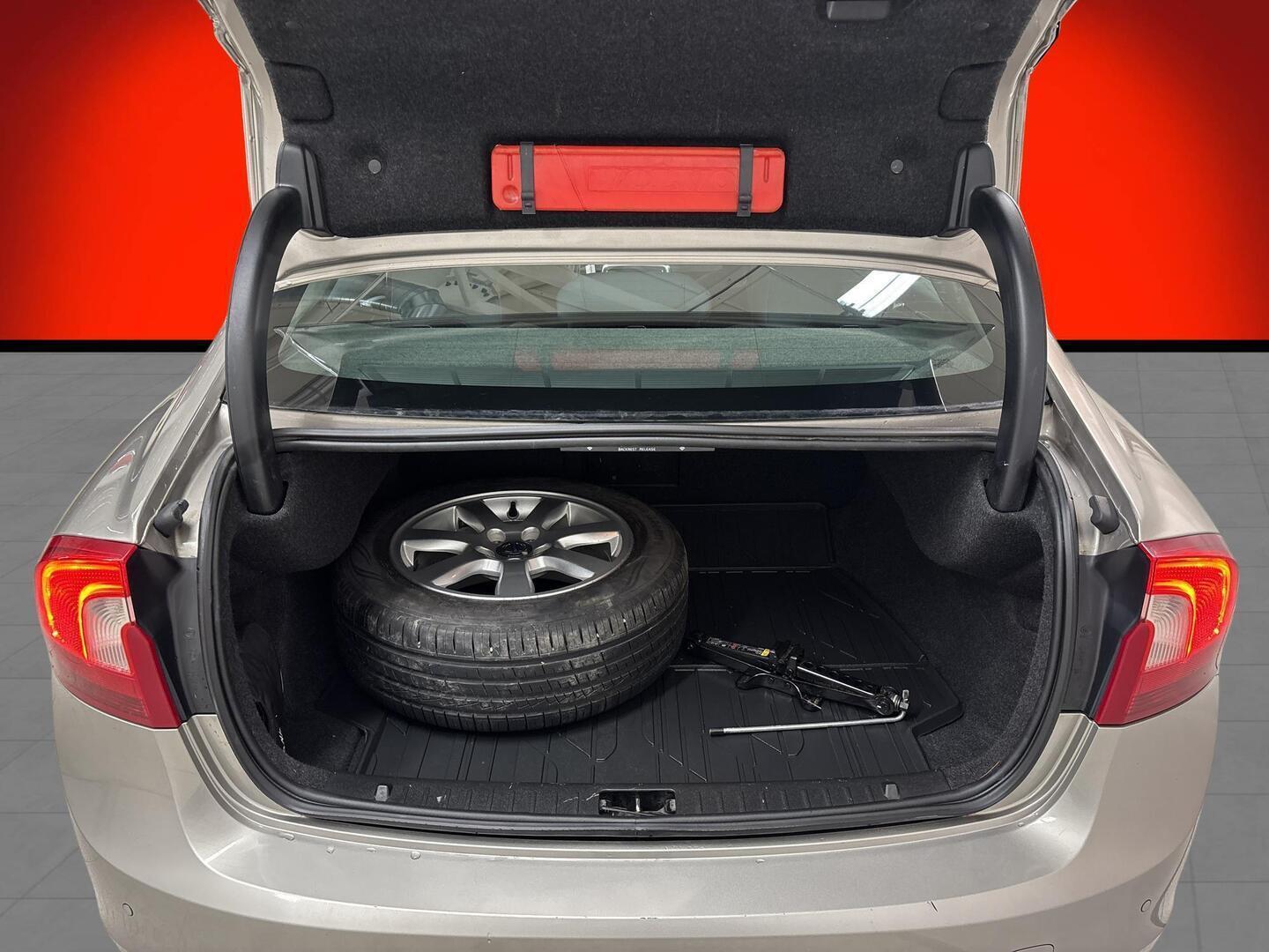 VOLVO S60 2012