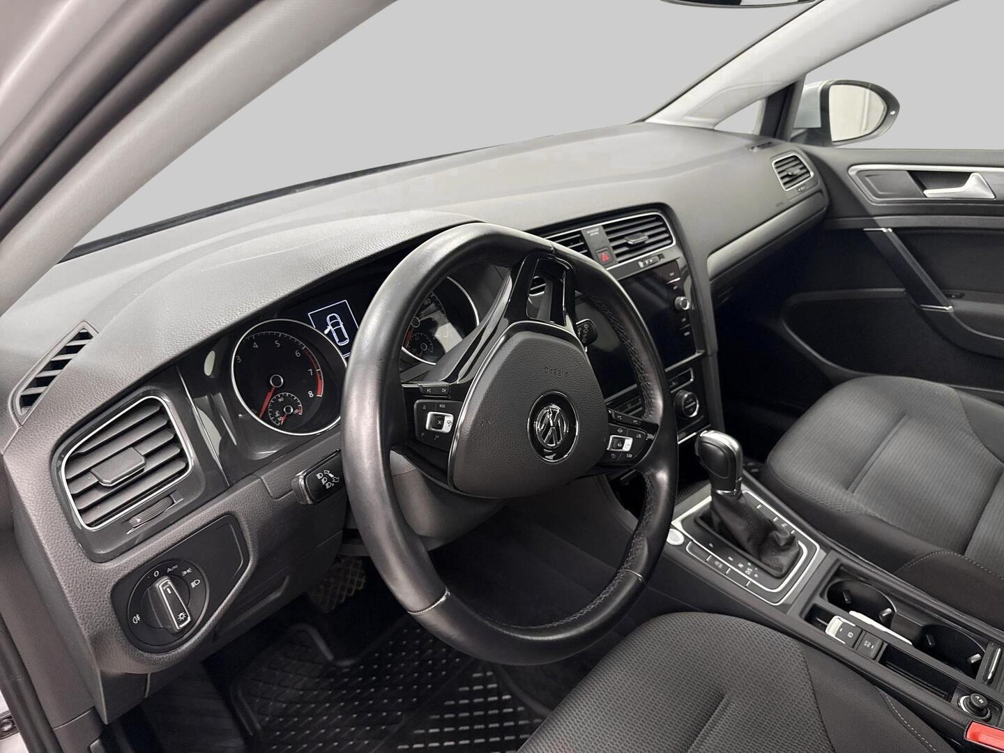 VOLKSWAGEN Golf 2018