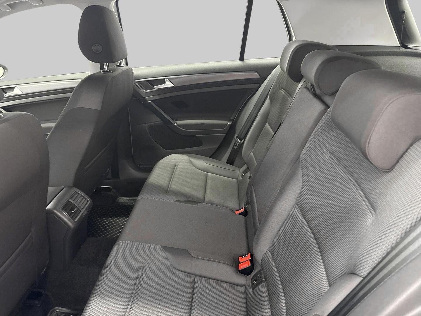 VOLKSWAGEN Golf 2018