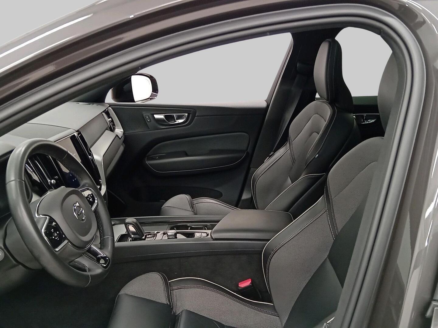 VOLVO XC60 2022