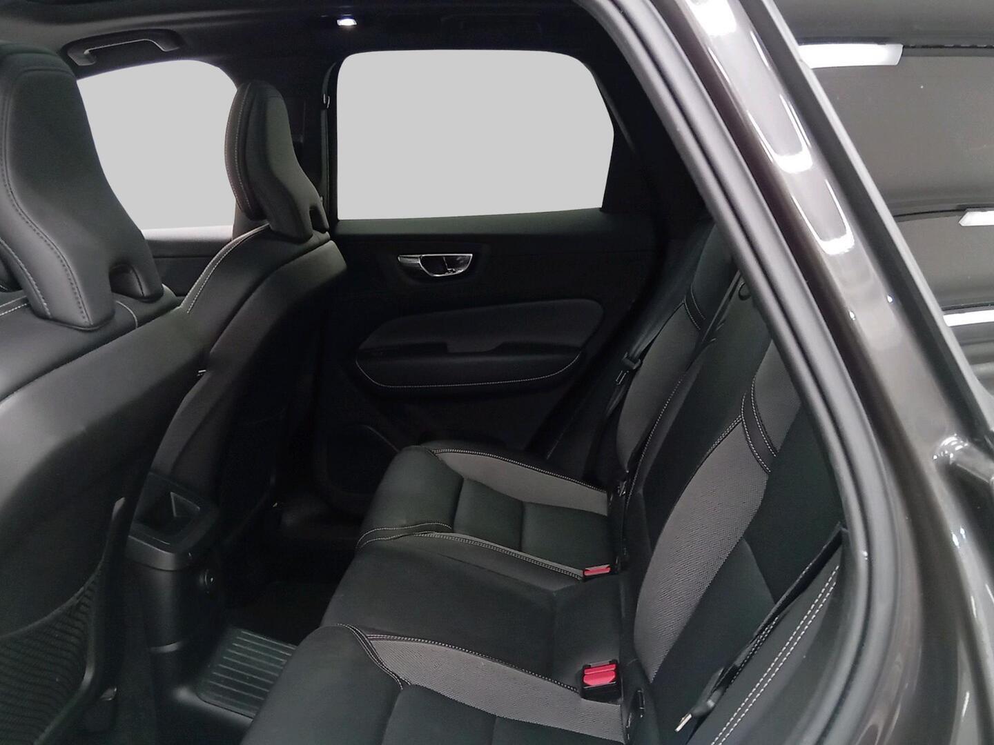 VOLVO XC60 2022