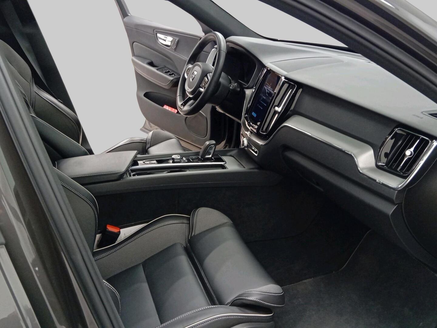 VOLVO XC60 2022