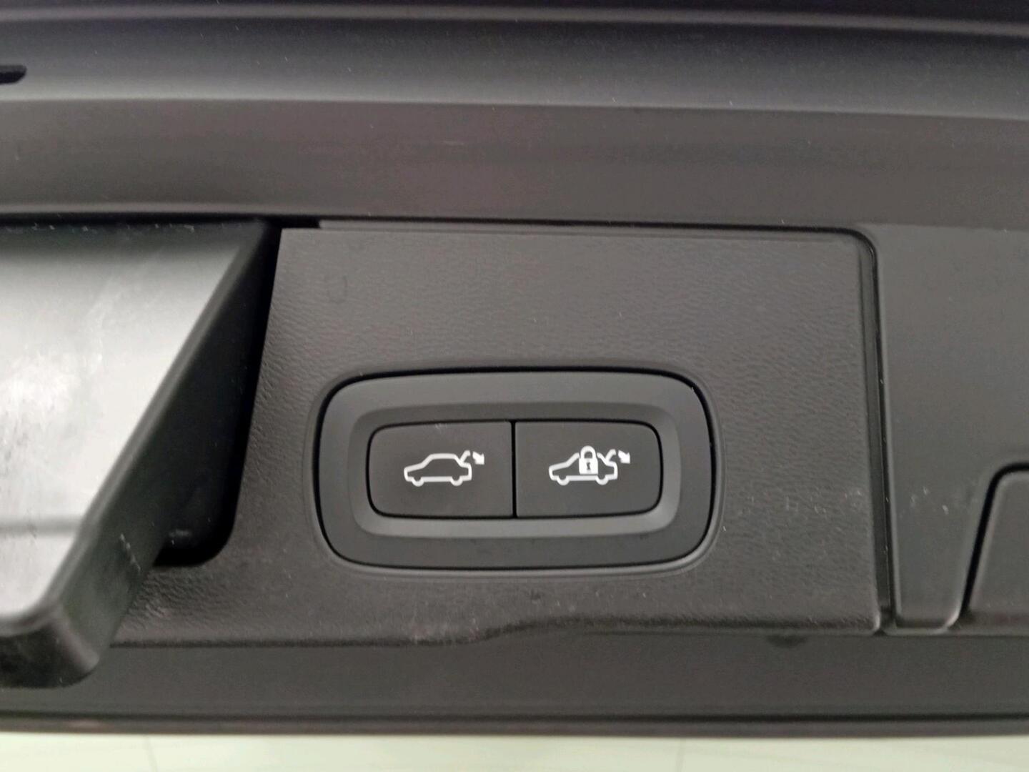 VOLVO XC60 2022