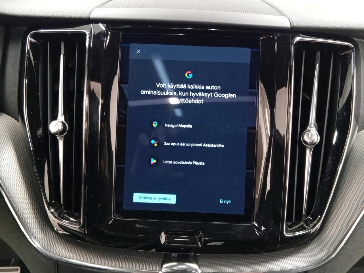 VOLVO XC60 2022