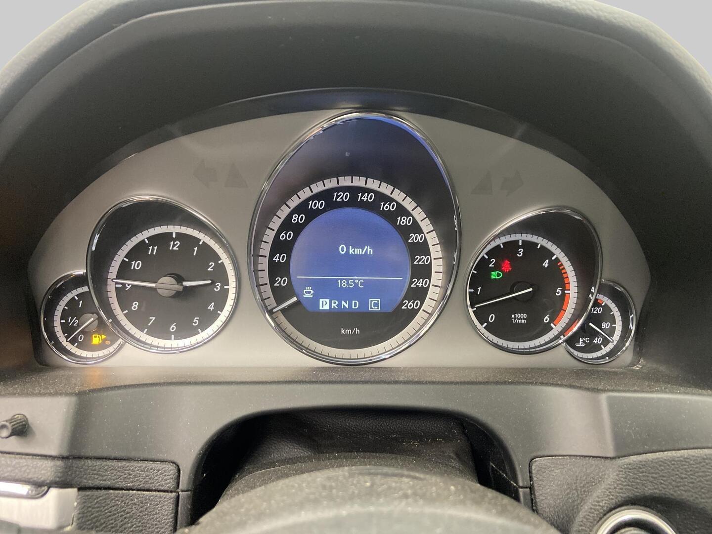 MERCEDES-BENZ E 2010