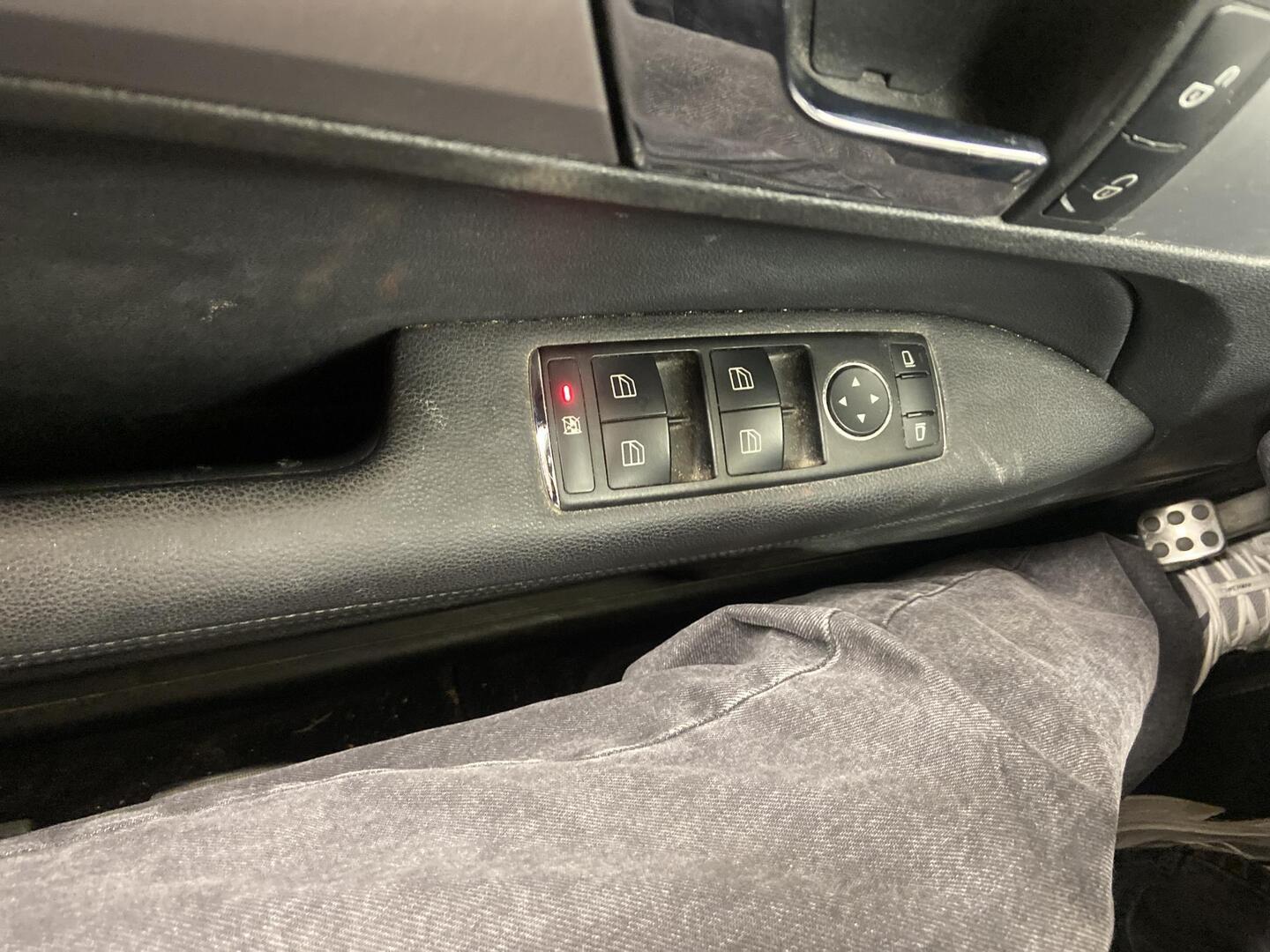 MERCEDES-BENZ E 2010