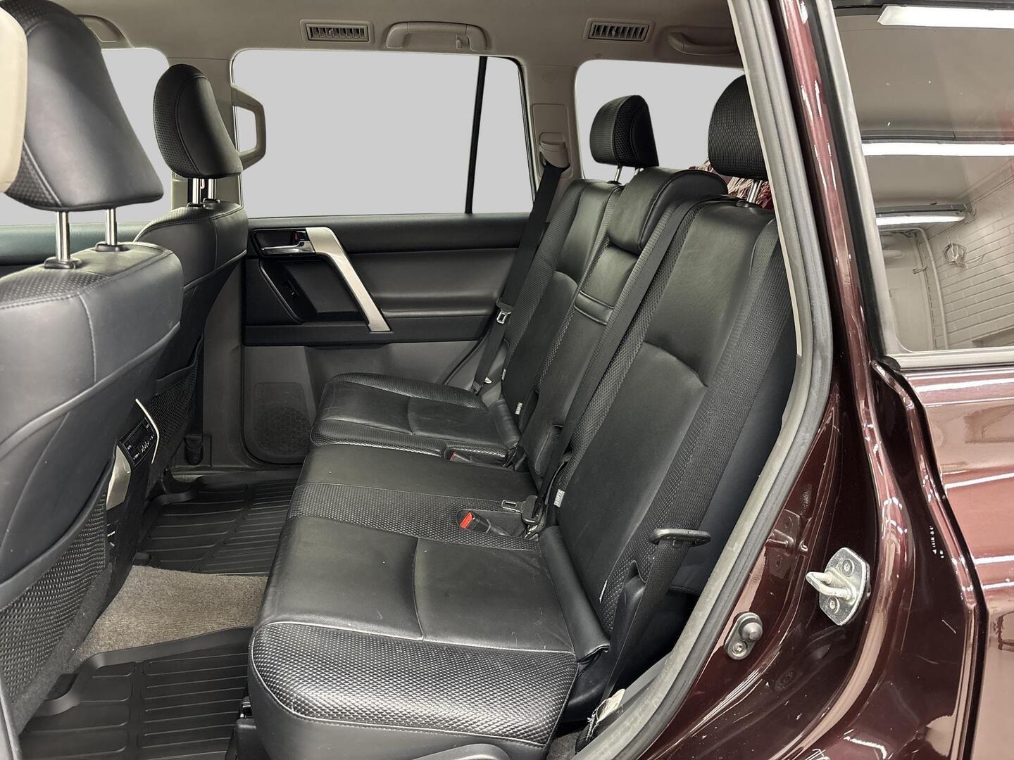 TOYOTA Land Cruiser 2011