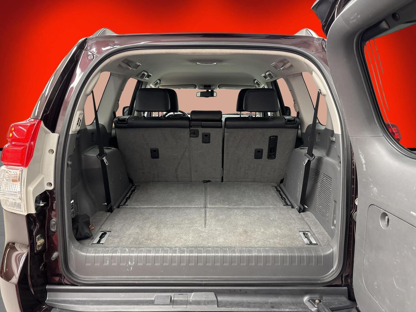 TOYOTA Land Cruiser 2011