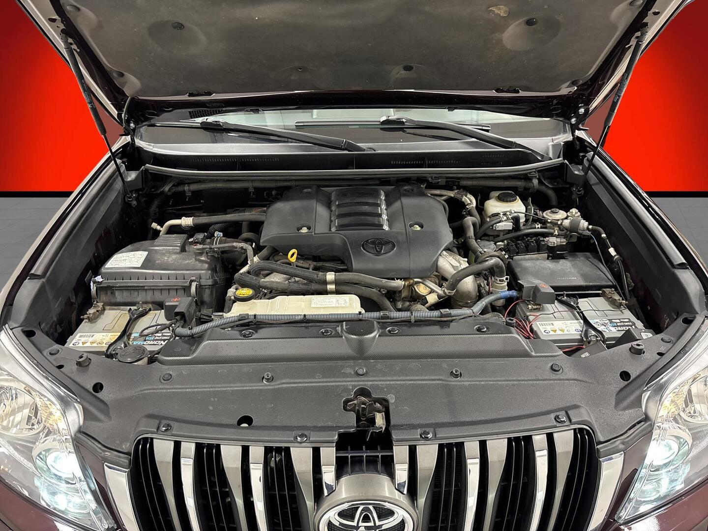 TOYOTA Land Cruiser 2011