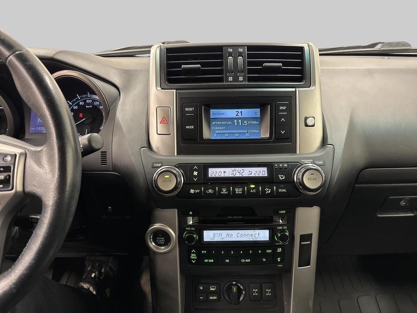 TOYOTA Land Cruiser 2011