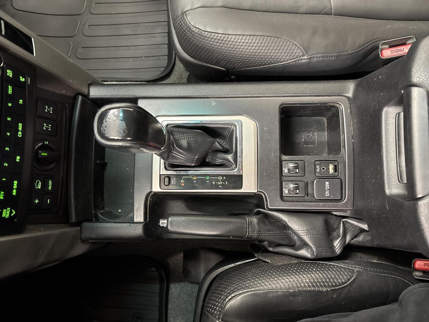 TOYOTA Land Cruiser 2011