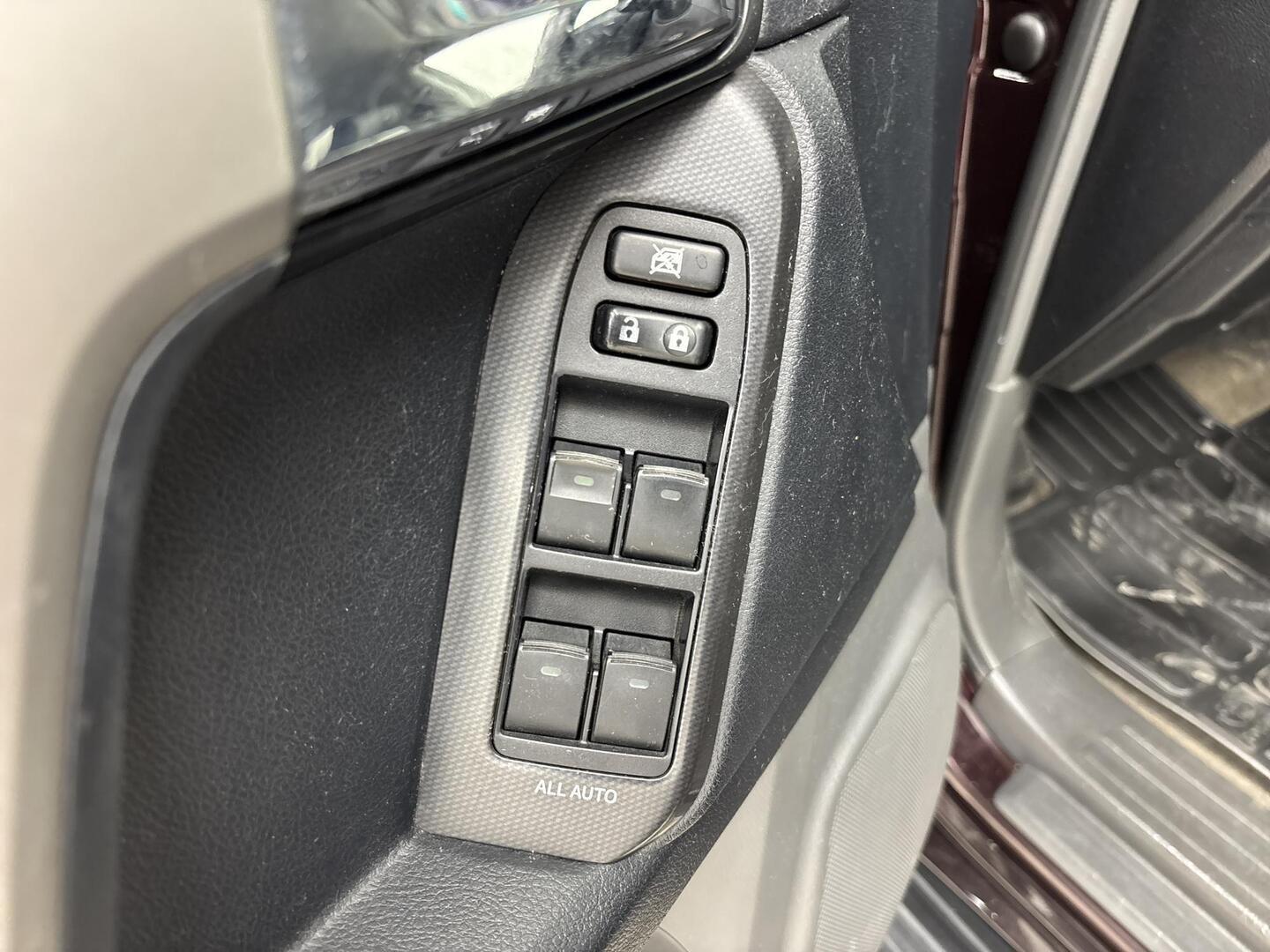 TOYOTA Land Cruiser 2011