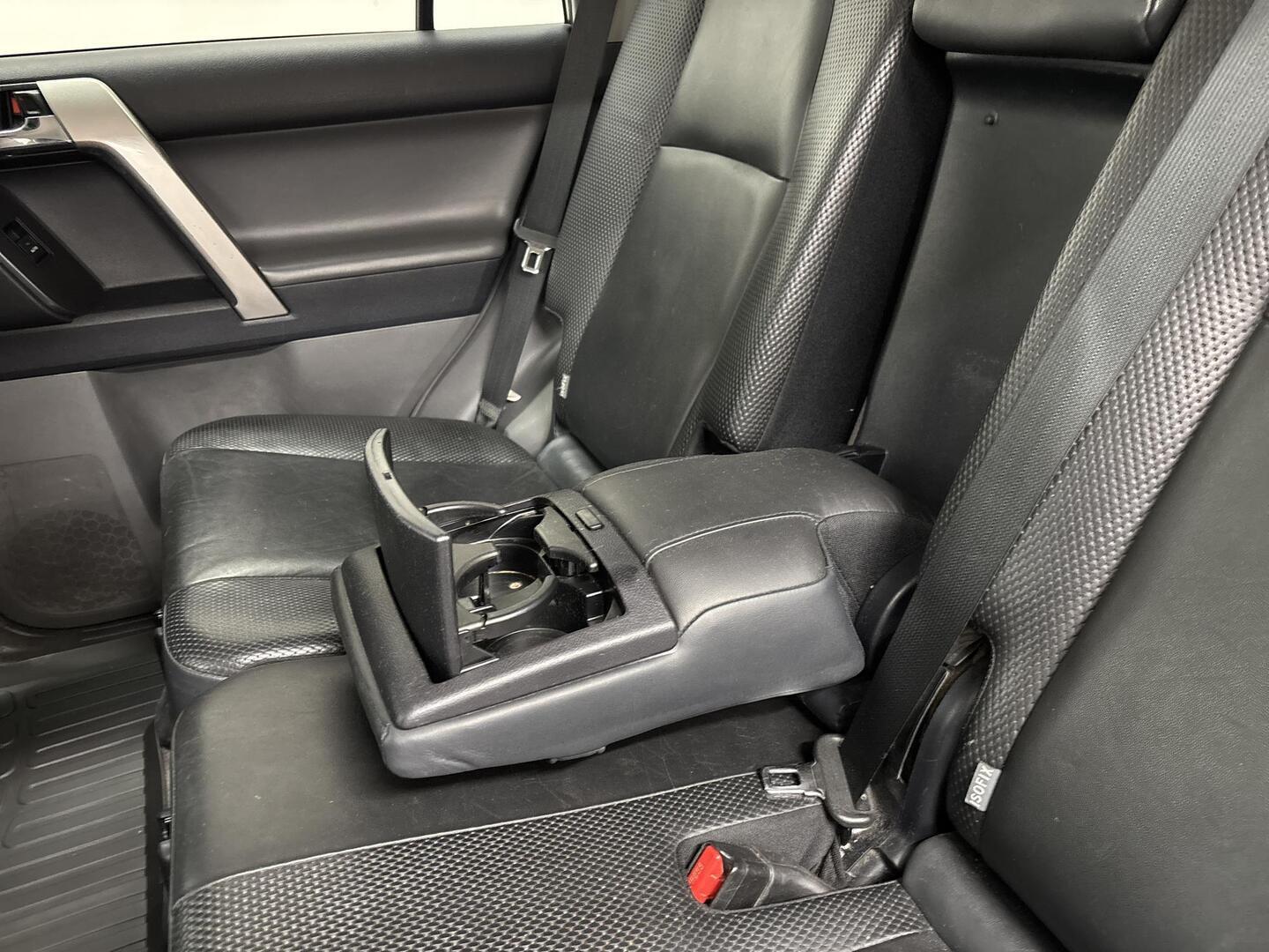 TOYOTA Land Cruiser 2011