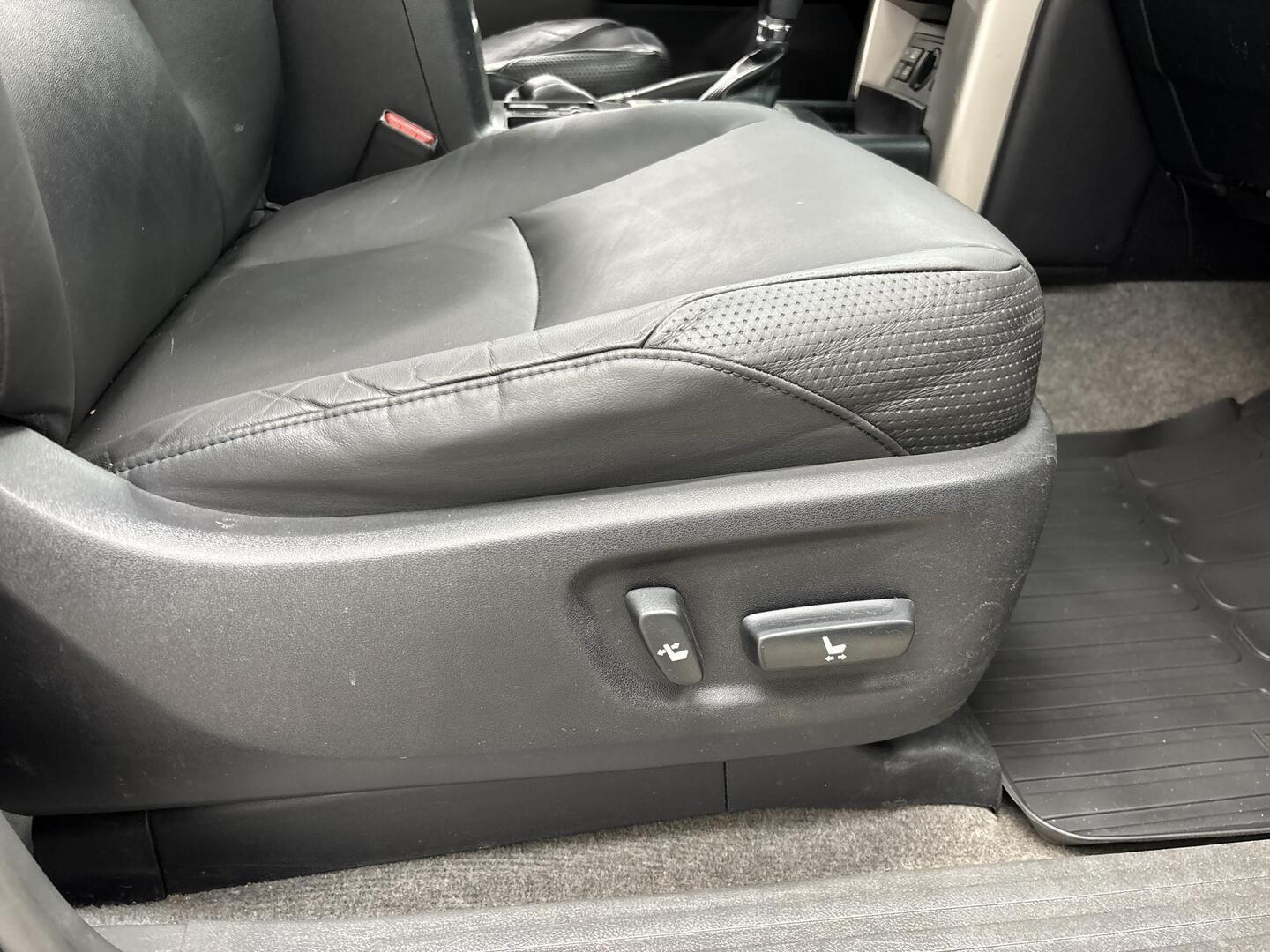 TOYOTA Land Cruiser 2011