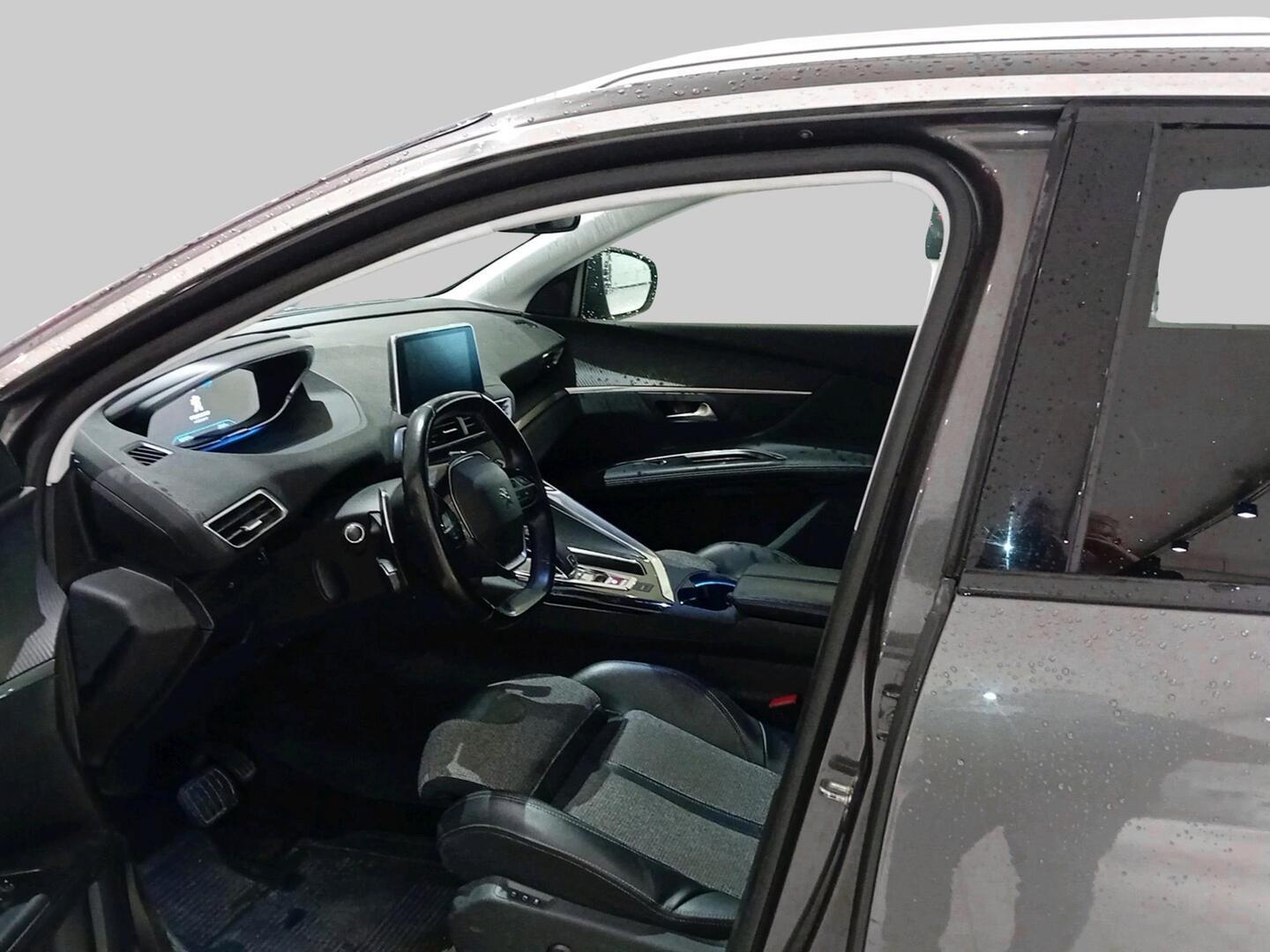 PEUGEOT 5008 2020